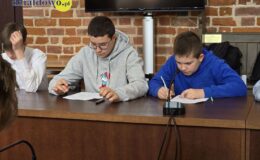 Zofia Nadolska i Nina Madej będą walczyć dla w finale konkursu “Polskie zamki gotyckie”