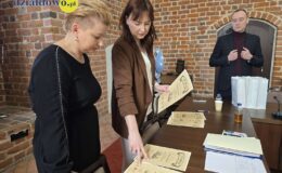 Zofia Nadolska i Nina Madej będą walczyć dla w finale konkursu “Polskie zamki gotyckie”