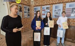 Zofia Nadolska i Nina Madej będą walczyć dla w finale konkursu “Polskie zamki gotyckie”