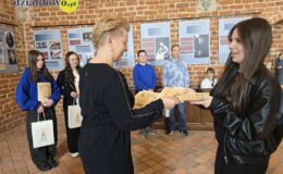 Zofia Nadolska i Nina Madej będą walczyć dla w finale konkursu “Polskie zamki gotyckie”