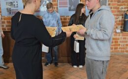 Zofia Nadolska i Nina Madej będą walczyć dla w finale konkursu “Polskie zamki gotyckie”