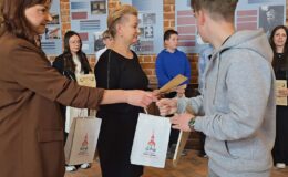 Zofia Nadolska i Nina Madej będą walczyć dla w finale konkursu “Polskie zamki gotyckie”