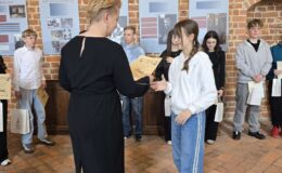 Zofia Nadolska i Nina Madej będą walczyć dla w finale konkursu “Polskie zamki gotyckie”