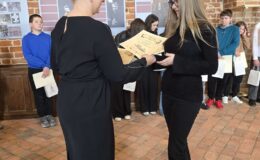 Zofia Nadolska i Nina Madej będą walczyć dla w finale konkursu “Polskie zamki gotyckie”