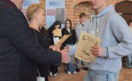 Zofia Nadolska i Nina Madej będą walczyć dla w finale konkursu “Polskie zamki gotyckie”