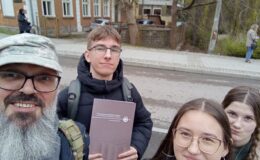 grupa osób, kobiety i mężczyźni / fot. archiwum szkoły