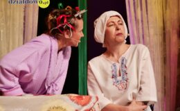 Przedstawienie grupy teatralne Pewni Niepewni pt. „Pani Dulska przed sądem”