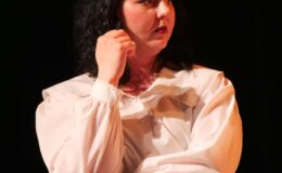 Przedstawienie grupy teatralne Pewni Niepewni pt. „Pani Dulska przed sądem”
