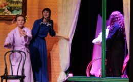 Przedstawienie grupy teatralne Pewni Niepewni pt. „Pani Dulska przed sądem”