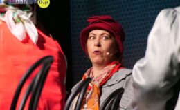 Przedstawienie grupy teatralne Pewni Niepewni pt. „Pani Dulska przed sądem”