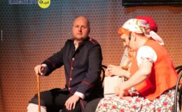 Przedstawienie grupy teatralne Pewni Niepewni pt. „Pani Dulska przed sądem”