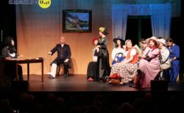 Przedstawienie grupy teatralne Pewni Niepewni pt. „Pani Dulska przed sądem”