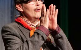 Przedstawienie grupy teatralne Pewni Niepewni pt. „Pani Dulska przed sądem”