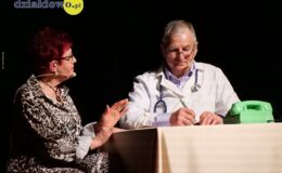 „Sanatorium pod ptaszkiem” świetna  komedia w wykonaniu naszych seniorów
