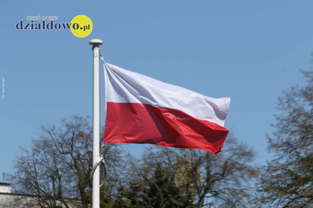 biało-czerwona flaga Polski / Fot Karol Wrombel
