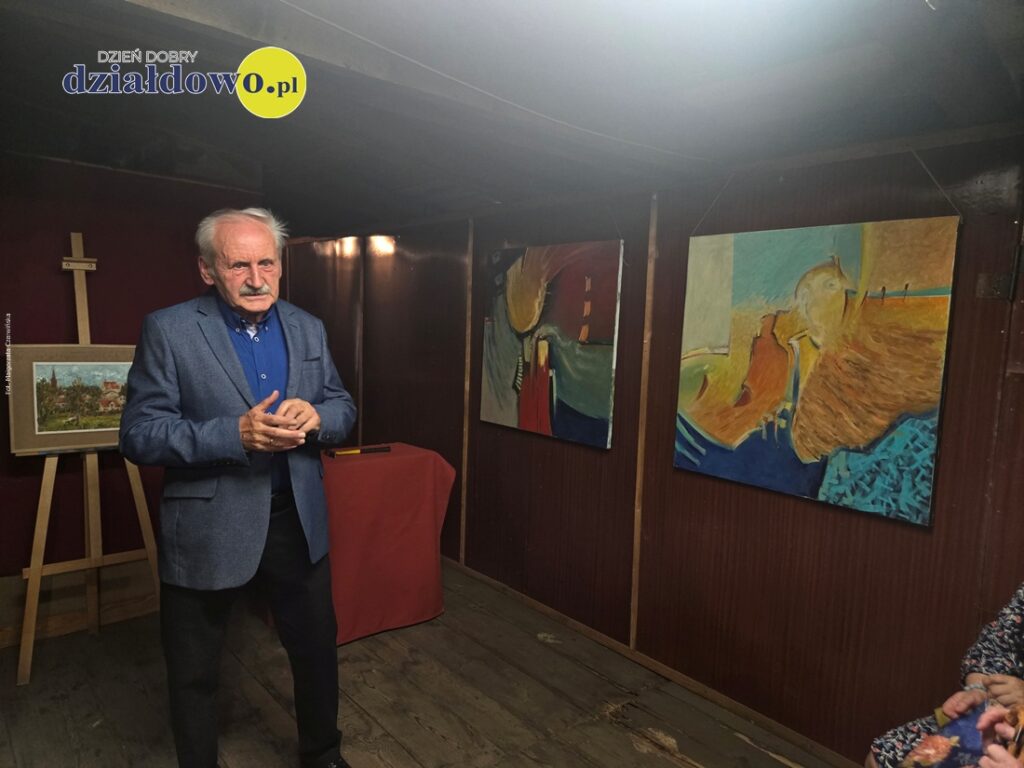 Jan Andrzej Walasek podczas wernisażu "Wiosna 2026"