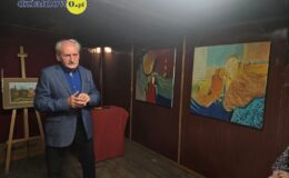 Jan Andrzej Walasek podczas wernisażu "Wiosna 2026"