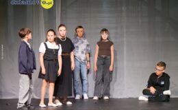 Z nutą refleksji ale też i na wesoło – dwa przedstawienia w Miejskim Domu Kultury