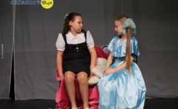 Z nutą refleksji ale też i na wesoło – dwa przedstawienia w Miejskim Domu Kultury