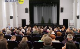 Z nutą refleksji ale też i na wesoło – dwa przedstawienia w Miejskim Domu Kultury