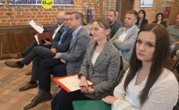 Burmistrz Grzegorz Mrowiński jednogłośnie z votum zaufania i absolutorium (11.06.2026)
