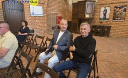 Burmistrz Grzegorz Mrowiński jednogłośnie z votum zaufania i absolutorium (11.06.2026)