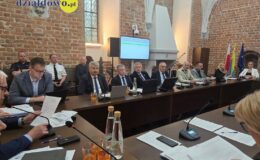 Burmistrz Grzegorz Mrowiński jednogłośnie z votum zaufania i absolutorium (11.06.2026)