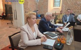 Burmistrz Grzegorz Mrowiński jednogłośnie z votum zaufania i absolutorium (11.06.2026)