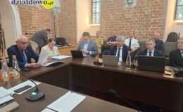 Burmistrz Grzegorz Mrowiński jednogłośnie z votum zaufania i absolutorium (11.06.2026)