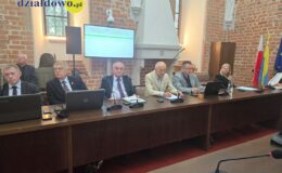 Burmistrz Grzegorz Mrowiński jednogłośnie z votum zaufania i absolutorium (11.06.2026)