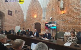 Burmistrz Grzegorz Mrowiński jednogłośnie z votum zaufania i absolutorium (11.06.2026)