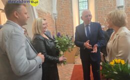 Burmistrz Grzegorz Mrowiński jednogłośnie z votum zaufania i absolutorium (11.06.2026)