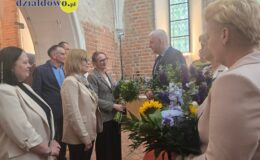 Burmistrz Grzegorz Mrowiński jednogłośnie z votum zaufania i absolutorium (11.06.2026)