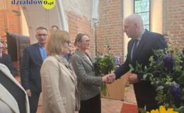 Burmistrz Grzegorz Mrowiński jednogłośnie z votum zaufania i absolutorium (11.06.2026)