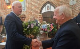 Burmistrz Grzegorz Mrowiński jednogłośnie z votum zaufania i absolutorium (11.06.2026)