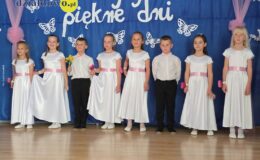 Uroczyste pożegnanie przedszkola przez grupę „Motylki”