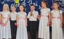 Uroczyste pożegnanie przedszkola przez grupę „Motylki”