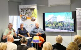 autorzy książki „Działdowo – miasto inspiracji”, Marian Andrzej Odachowski, Elżbieta Szczepkowska, Jan Andrzej Walasek podczas spotkania w Miejskiej Bibliotece Publicznej w Działdowie