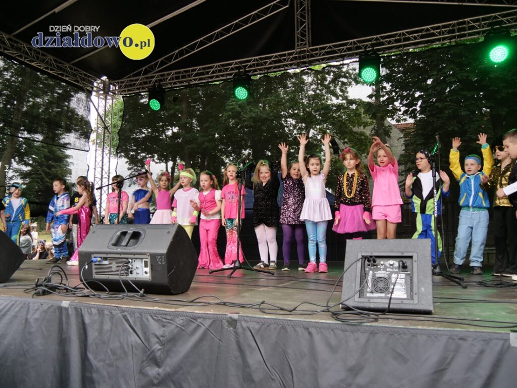 występy sceniczne dzieci na scenie plenerowej w HDK w Działdowie podczas Dnia Dziecka 2026