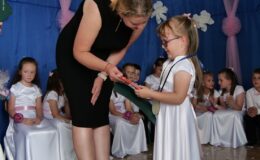 Uroczyste pożegnanie przedszkola przez grupę „Motylki”