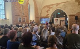 Magia słowa w Muzeum Pogranicza. „Lekcja Lasu” z Piotrem Kozikowskim