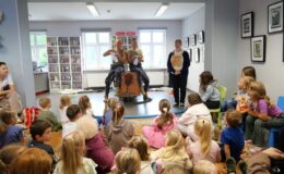 „Czy jesteś duży czy jesteś mały, zjadasz warzywa jesteś wspaniały” – spektakl w Miejskiej Bibliotece Publicznej