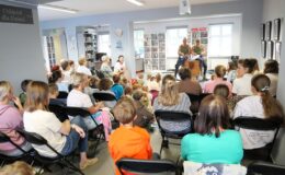 „Czy jesteś duży czy jesteś mały, zjadasz warzywa jesteś wspaniały” – spektakl w Miejskiej Bibliotece Publicznej