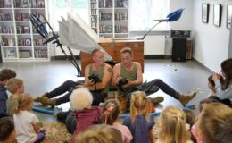 „Czy jesteś duży czy jesteś mały, zjadasz warzywa jesteś wspaniały” – spektakl w Miejskiej Bibliotece Publicznej