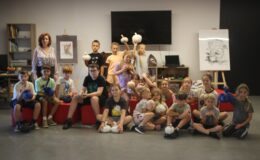 Wakacyjna kreatywność w Muzeum Pogranicza. Dzieci tworzyły sztukę 3D, poduszki w kształcie dyni i ozdobne torby