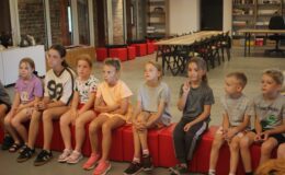 Wakacyjna kreatywność w Muzeum Pogranicza. Dzieci tworzyły sztukę 3D, poduszki w kształcie dyni i ozdobne torby