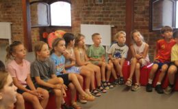 Wakacyjna kreatywność w Muzeum Pogranicza. Dzieci tworzyły sztukę 3D, poduszki w kształcie dyni i ozdobne torby