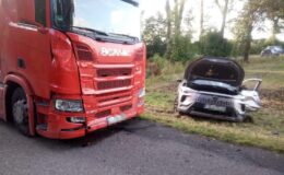 ciężarówka i samochód osobowy/ fot. policja
