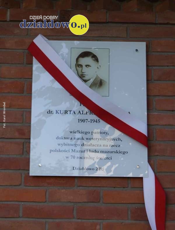 tablica upamiętniającą 70. rocznicę śmierci Kurta Alfreda Obitza, która znajduje się na budynku Prokuratury Rejonowej w Działdowie /Fot: Karol Wrombel