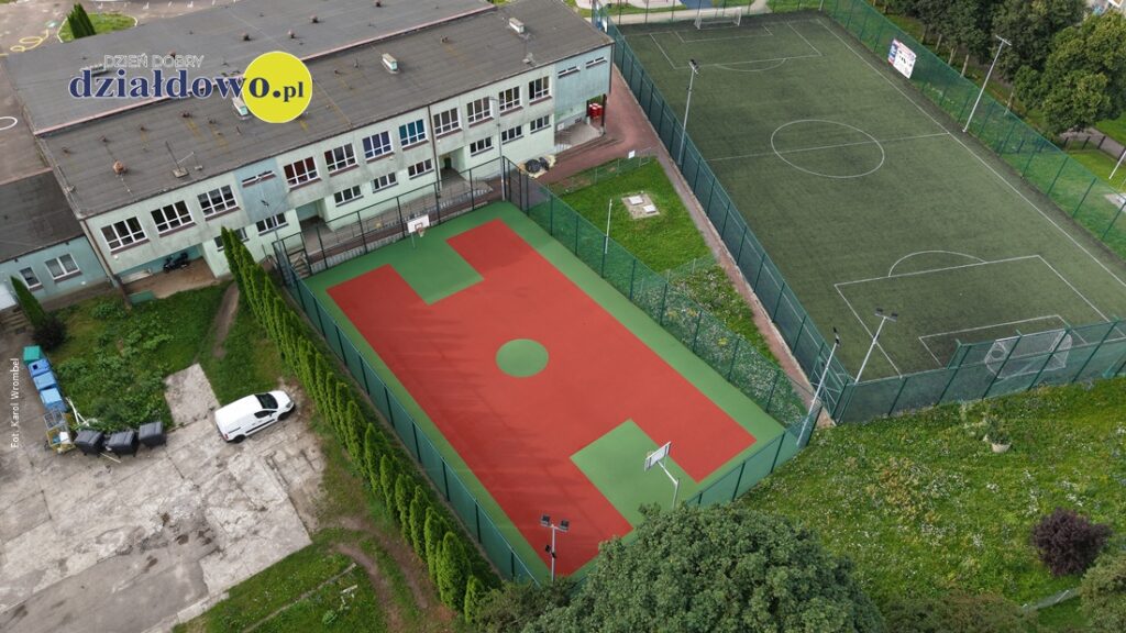 boisko sportowe przy ul. Lenartowicza w Działdowie z lotu ptaka / fot. Karol Wrombel